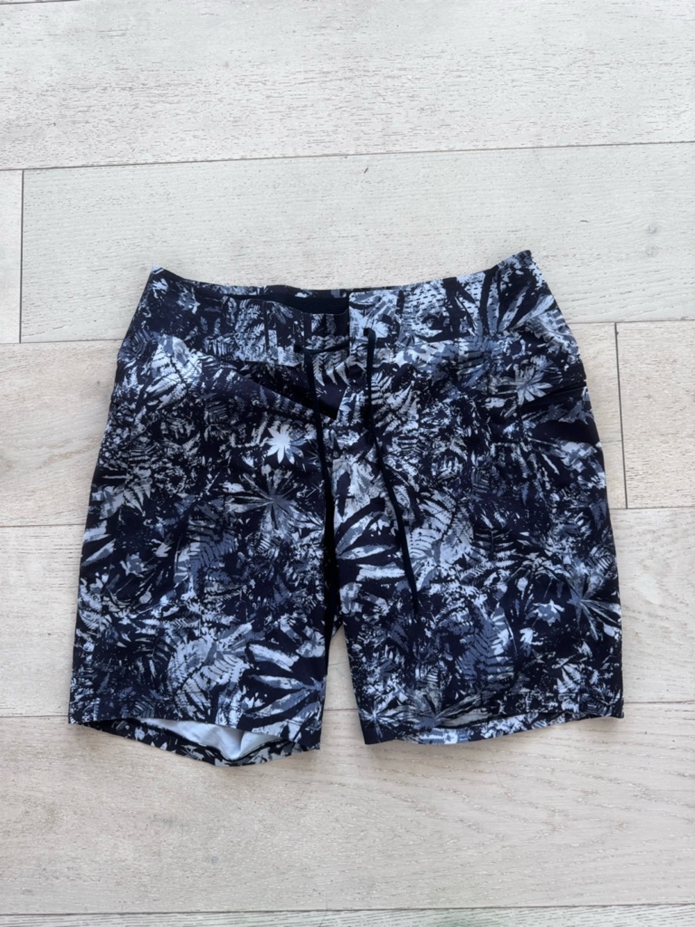 Lululemon Shorts Mens Current State Board LN 30